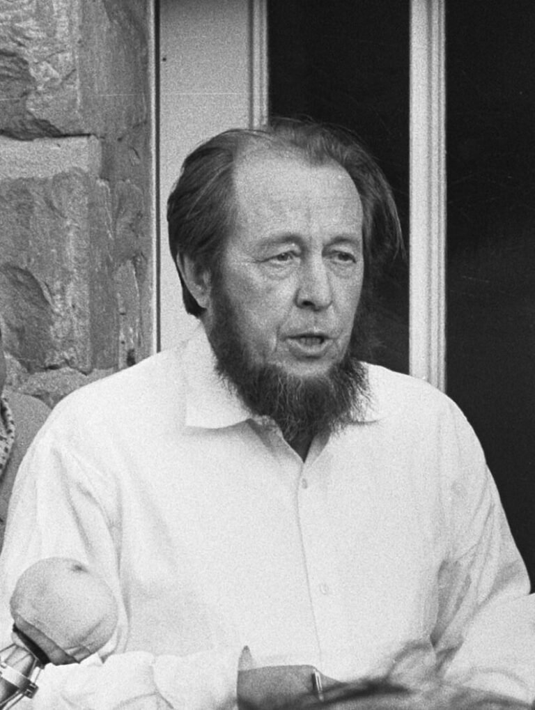 Aleksandr Solzhenitsyn: Exploring the Life and Legacy ofthe Russian Dissident and Writer